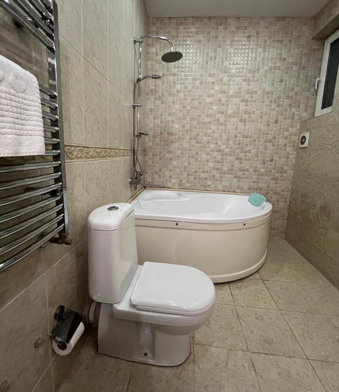 Hotel Livin Τυφλίδα Δωμάτιο φωτογραφία