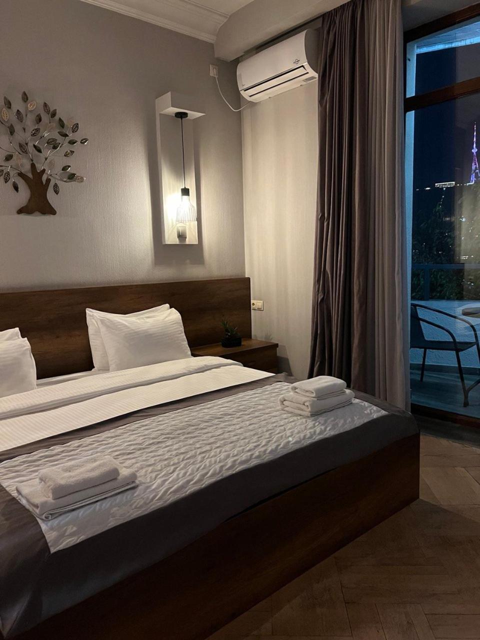 Hotel Livin Τυφλίδα Δωμάτιο φωτογραφία