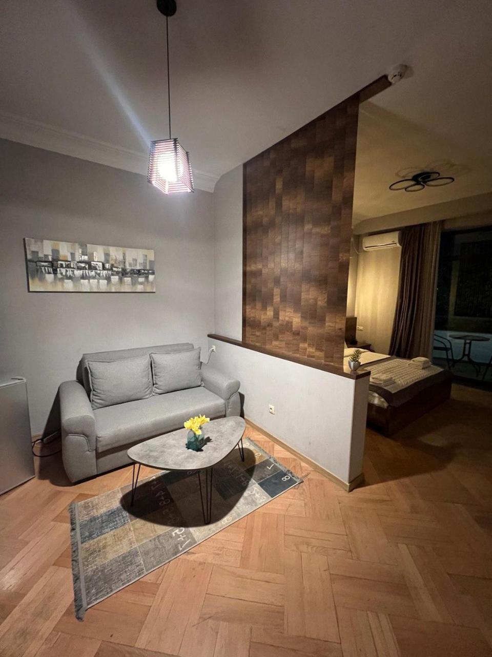 Hotel Livin Τυφλίδα Δωμάτιο φωτογραφία