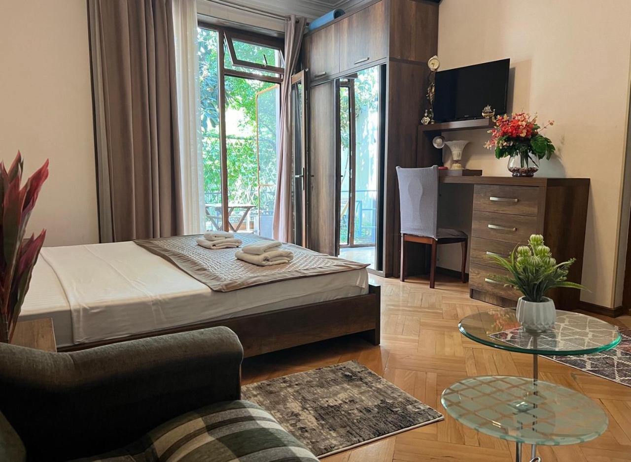 Hotel Livin Τυφλίδα Δωμάτιο φωτογραφία