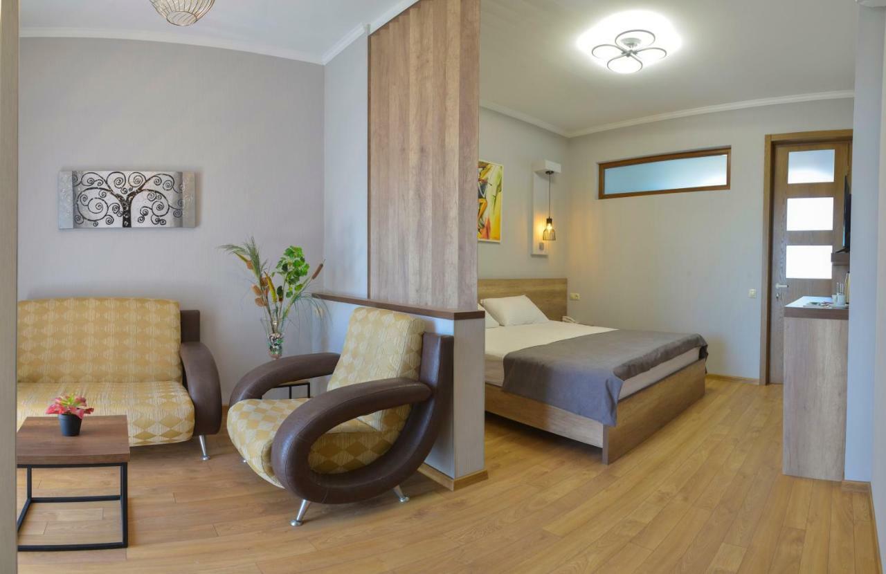 Hotel Livin Τυφλίδα Εξωτερικό φωτογραφία