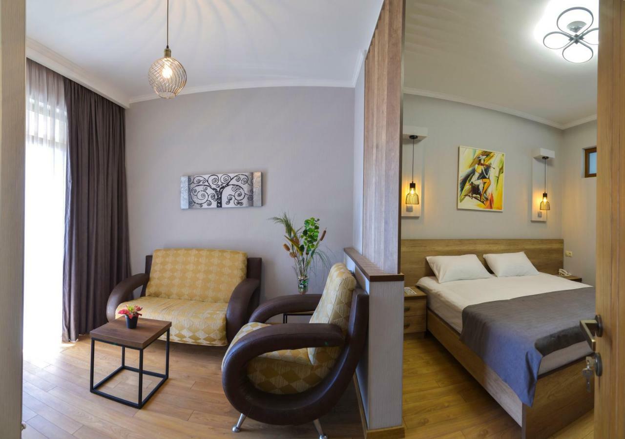Hotel Livin Τυφλίδα Εξωτερικό φωτογραφία