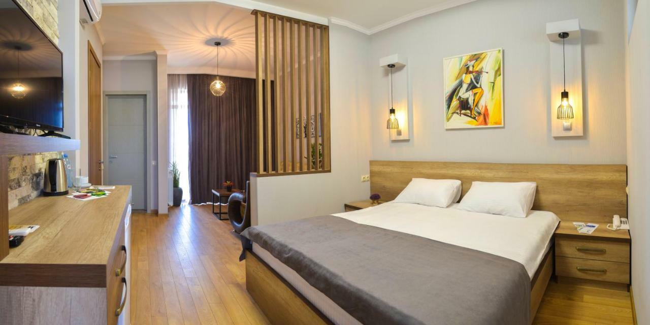 Hotel Livin Τυφλίδα Εξωτερικό φωτογραφία