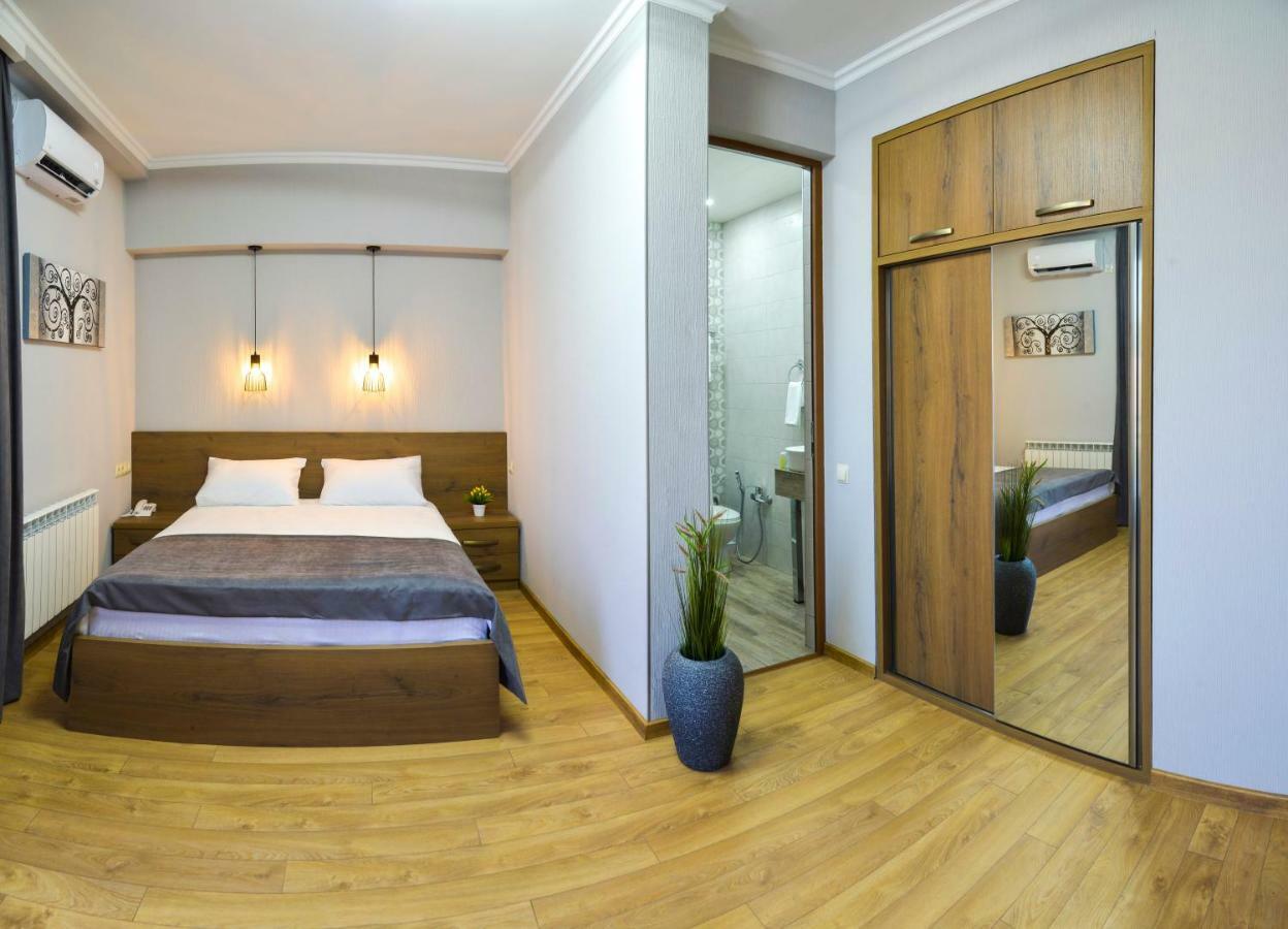 Hotel Livin Τυφλίδα Εξωτερικό φωτογραφία