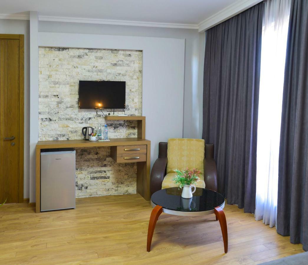 Hotel Livin Τυφλίδα Εξωτερικό φωτογραφία