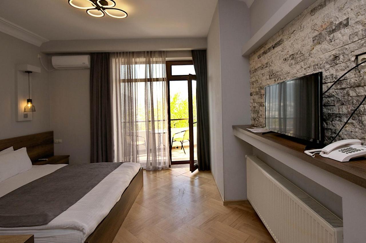 Hotel Livin Τυφλίδα Εξωτερικό φωτογραφία
