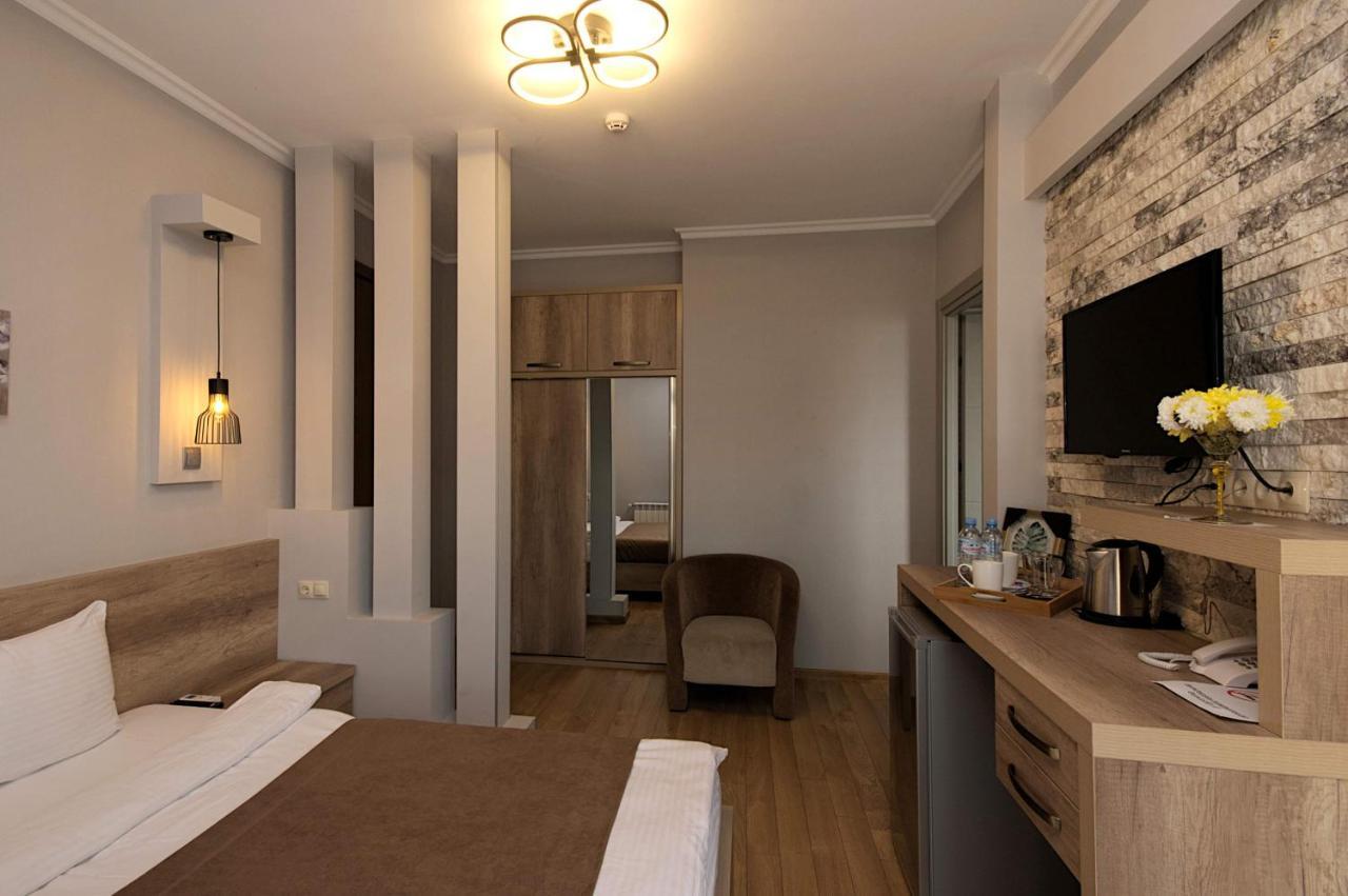 Hotel Livin Τυφλίδα Εξωτερικό φωτογραφία