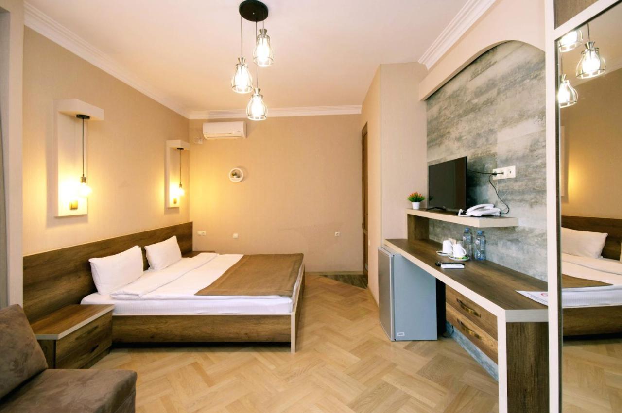 Hotel Livin Τυφλίδα Εξωτερικό φωτογραφία