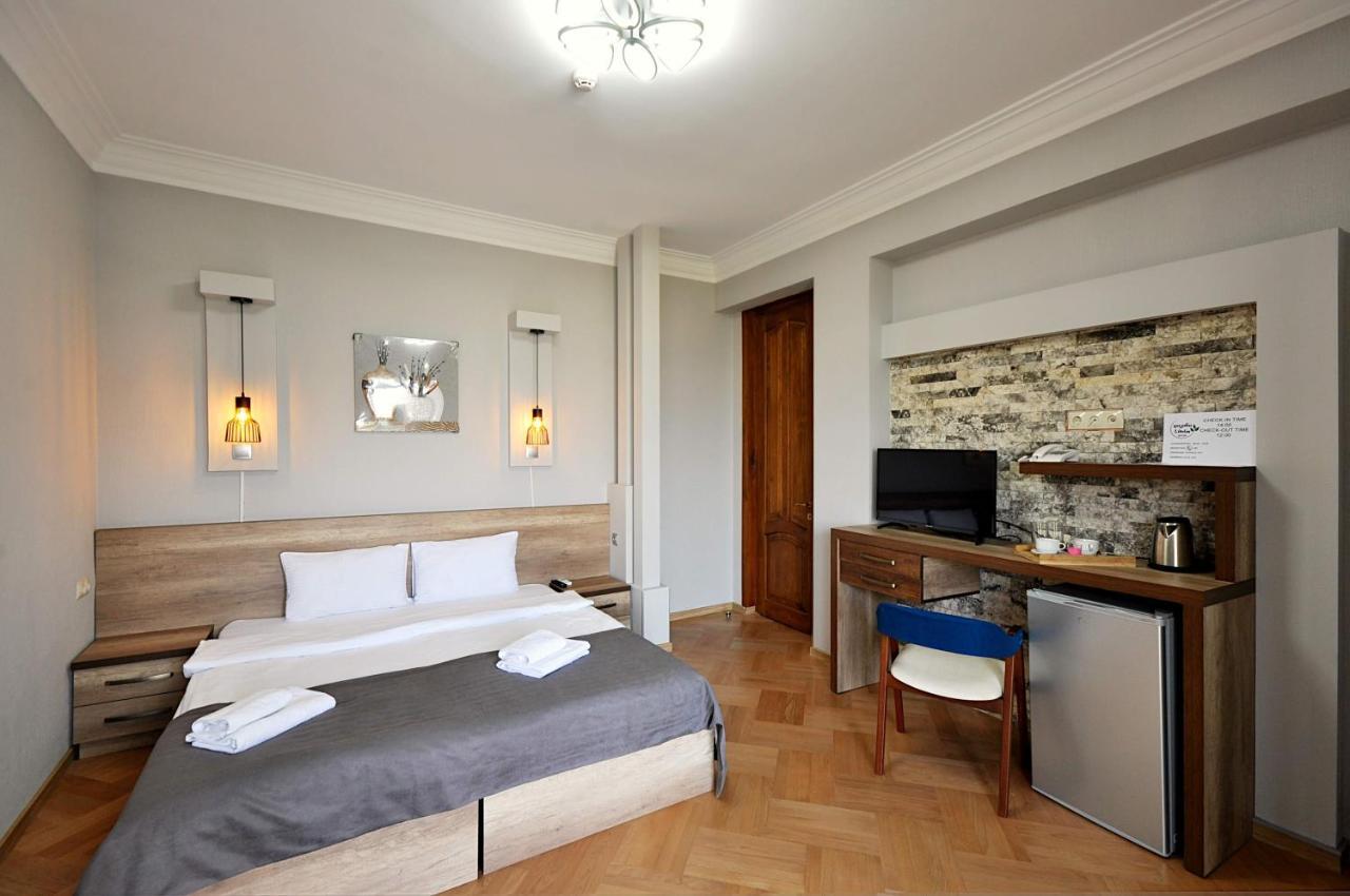 Hotel Livin Τυφλίδα Εξωτερικό φωτογραφία